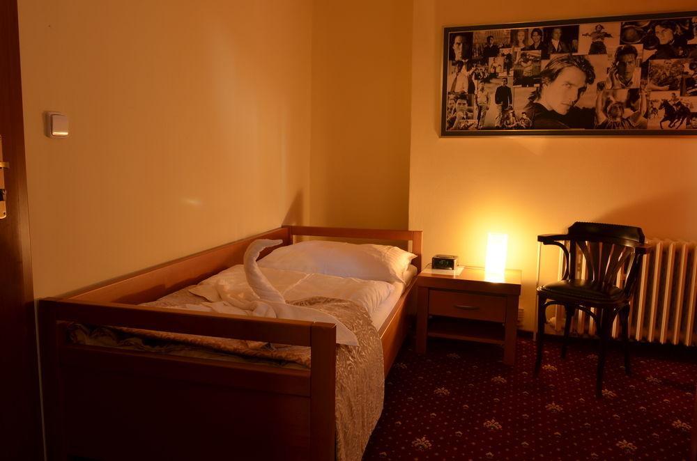 Film Hotel Братислава Экстерьер фото