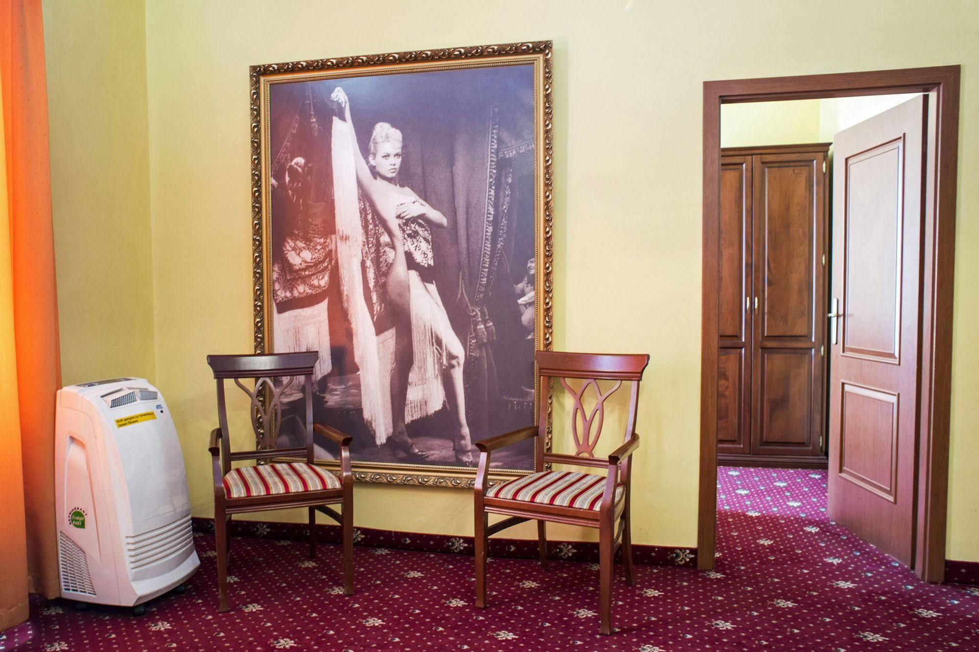 Film Hotel Братислава Экстерьер фото