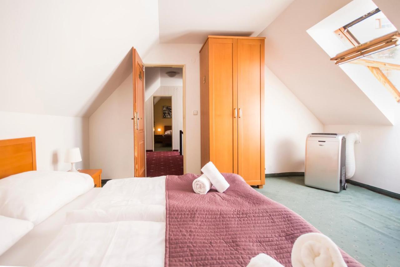 Film Hotel Братислава Экстерьер фото